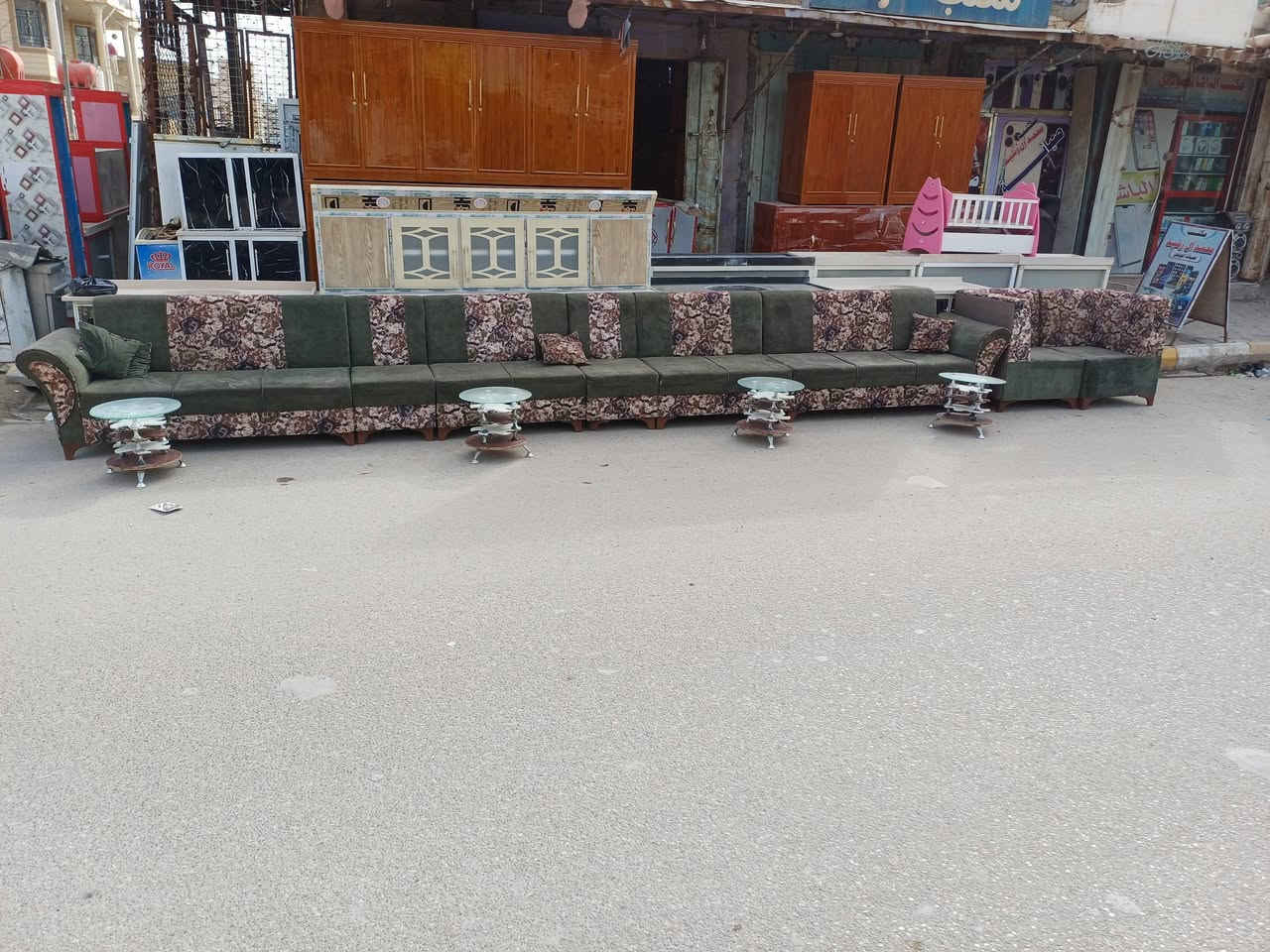 ديوان 8 قطع 14 نفر مع طبلات 4 سعر 350 الف توصيل مجاني داخل سماوا 
العنوان الخضر شارع جياشي محلات ال حجي رشيد 😍😍 ***********
