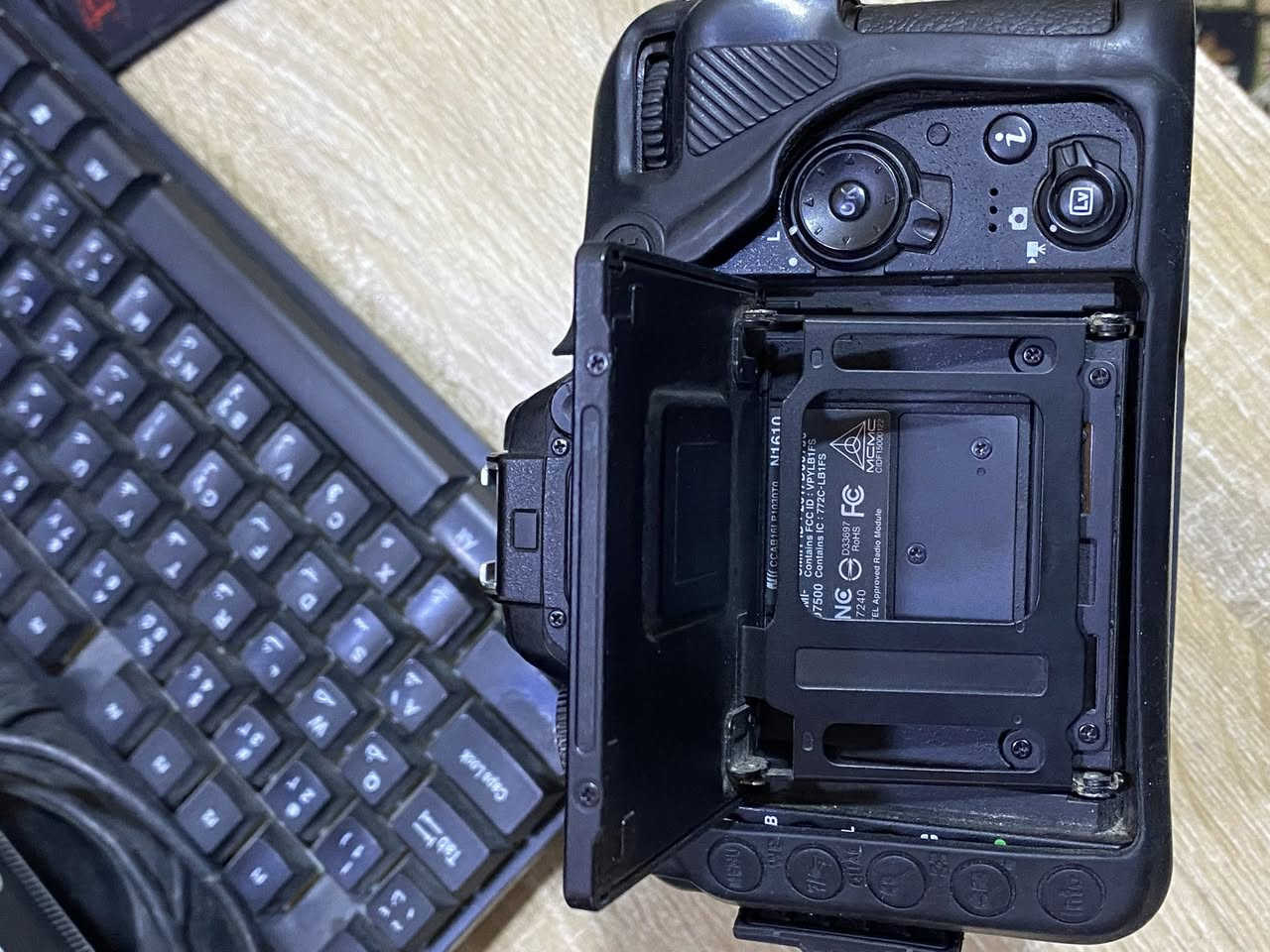 الغنية عن التعريف للبيع 
نيكون 7500 
كامرء فول فريم تصوير فديو 4K 
شترها 75k دقتها فول محاجه احجي عنها 
المصورين المحترفين يعرفون شنو هاي الكامرء
محلقات كاملة 
شاحنه الاصلية مالتها 
كارتون 
بطارية الاصلية البلاد
عدسة الأصلية ايضاً 18_105
قبق الكامرء موجود ايضاً 
السعر 950 
مكاني بصرة 
رقم الهاتف *********** 
مو شراي لاتعبني فدوه رحتلك 
شراي تاخذ عيوني بيها مجال لشراي وبخدمتكم
