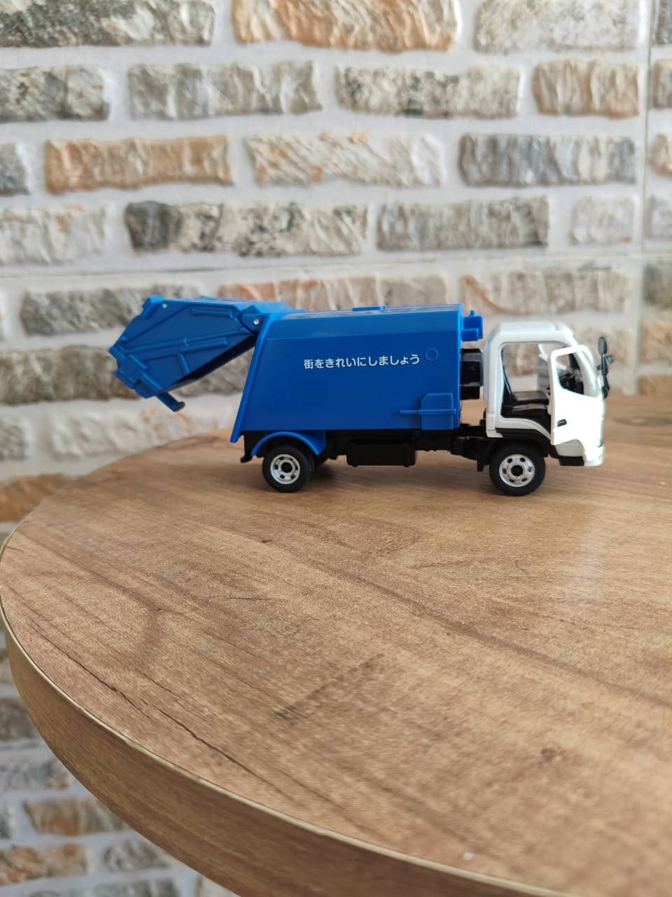 للبيع حجم ١/٤٣ السعر ٧٥ الف القطعة من النوادر


**إذا كنت صاحب هذا الإعلان وتريد حذفه لأي سبب، رجاءا أرسل رسالة إلى الدعم الفني**