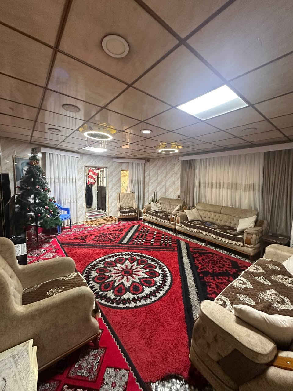 دار للبيع (بغداد-حي اور)
المساحة:١٨٣
النزال:٢٠
الواجهة:٦/٢
يحتوي على تداخل 
بناء قديم 
للاستفسار الاتصال هذا الرقم:
***********
