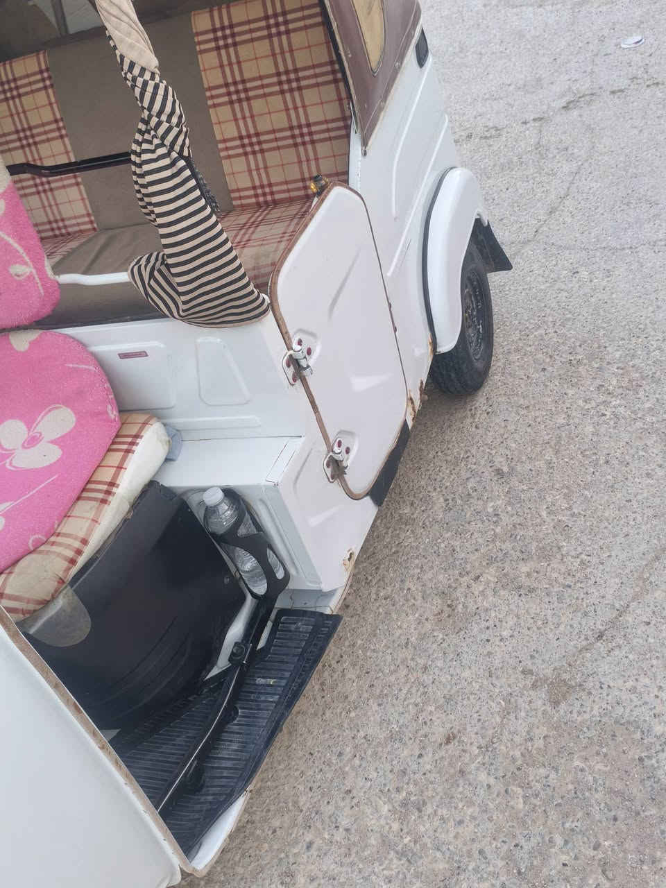 سلام عليكم تكتك للبيع موديل 22 كفاله عامه كشره ومكينه كفاله من زلق 8300 وبيه مجال مكاني دوايه مكلف بل نشر اتصال ***********

