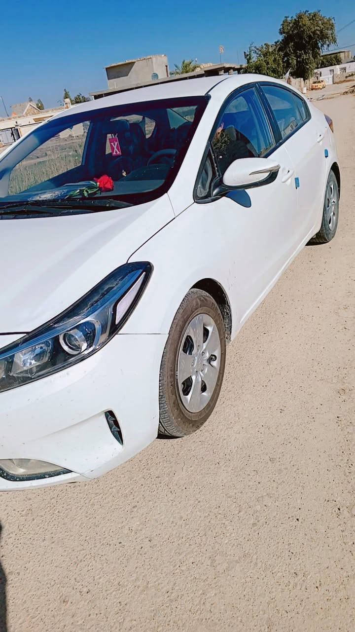 السلام عليكم عندي كيا سيراتو خليجي موديل2017 محرك 1600 بيها قطعة صبغ بالباب الخلفي الايمن  مكينه مفتوحه شغل درجه اولى واحد على واحد يم فلاح الدليمي واهل العزيزيه يعرفون شغله تبريد ثلج صدر وتخم تاير جديد السيارة بدون نقص رقم اربيل مكان كوت/الدبوني السعر123بيه مجال بسيط *********** باقي تفاصيل تصل ودللل بيع مستعجل
