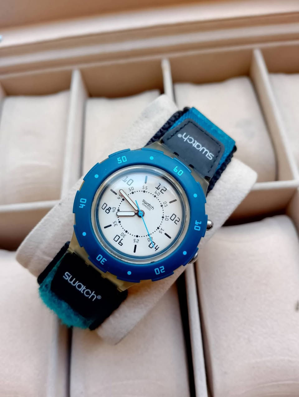 بسم الله الرحمن الرحيم
تحيه طيبه للجميع ♥️ 
للبيع ساعه سواتش
الصنع سويسري اصلي 
سير كتان اصلي
مينه مضيئه ليلاً 
مكينه بطاريه 
السعر 45 الف 💵💵
العنوان بغداد الدورة 
يوجد توصيل إلى جميع محافظات العراق وبغداد أيضاً 
للحجز والاستفسار المراسله على الخاص او على الرقم 
ه‍ *********** ☎️ متوفر واتساب
