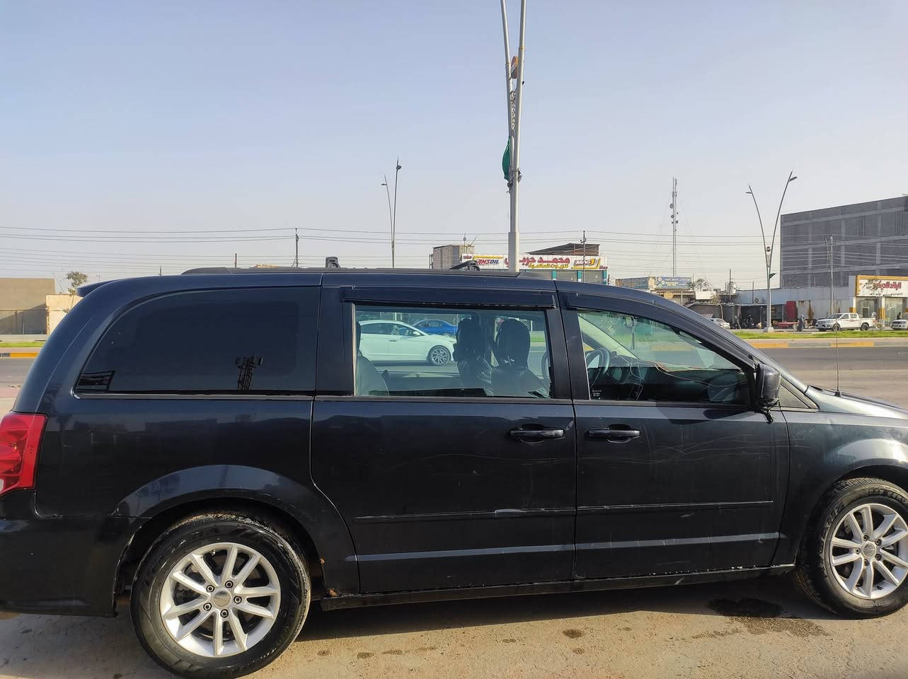 إلسلام عليكم 
دوج جارجر 3600sxt 2014 كفاله من الحادث وصبغ وتبديل  كير مامفتوح شرط  مكينه كفاله تبريد ثلج 3 قطع منضومه جديده جام كهرباء كشن السايق كهرباء سكليتر كهرباء قفل سرعه  كشنات بلع تحكم ستيرن جهتين لايت زنون ابواب كهرباء فرس ارضي حدايده تايرات 70 ب 100 دبل فان عاصفه رقم بصره سنويه ل28 السعر 135 وبيها مجال قليل ***********
