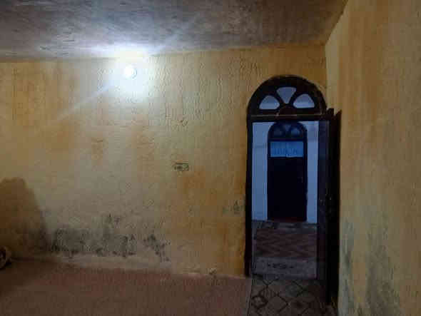 السلام عليكم للبيع مساحه 200م ركن طابو زراعي سند 25 يتكون من غرف نوم 2 كلدور مجمع صحي داخل وخارج  مناور 2مطبخ استقبال 9متر مكان حله شارع 100 جهه الطهمازيه يبعد عن الشارع العام 200متر للاستفسار ***********      السعر125
