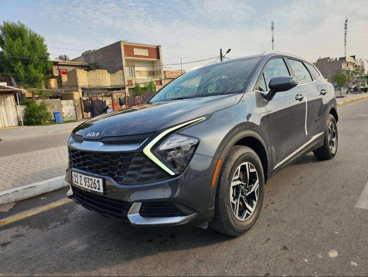 السلام عليكم
كيا سبورتج 2024 
وارد كندي حادث خفيف جدا بدون تبديل فقط بارد وتكحيل كارت 
ماشيه 22 الف كيلو وليس ميل 
سياره جديده وقليل استعمال 
سايد بريك كهرباء
هيترات بالكشنات الاماميه 
اوتو هولد 
سبايدر عل قماره بلادي
وباقي المواصفات معروفه
كلشي بيه عل البلاد 
رقم بغداد باسمي
السعر 210 ورقه 
المكان بغداد حي العامل 
رقم التلفون ***********
