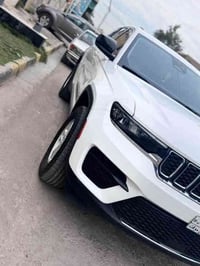 شباب جيب شيروكي لاريدو 2023 5 خمسه راكب المرغوبه  بدون رقم  المسافه ال...