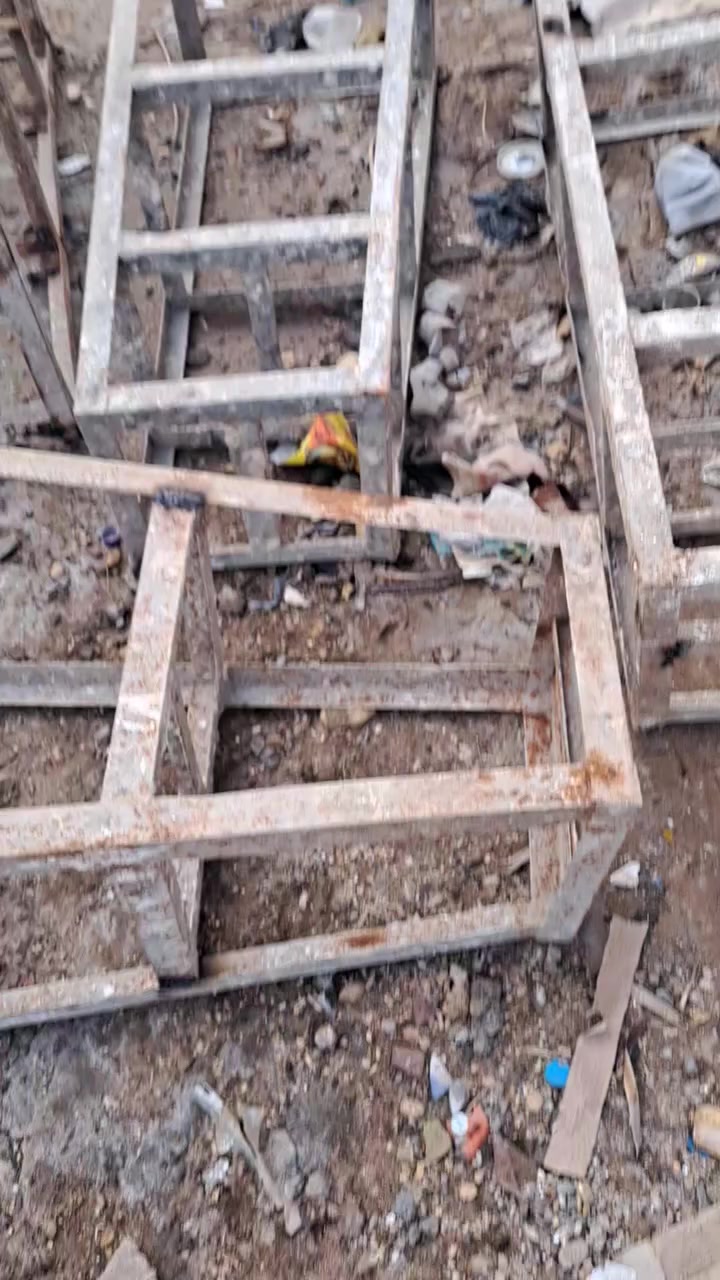 السلام عليكم 
قفاص سكله ٤ للبيع ارتفاع متر ونص
***********
