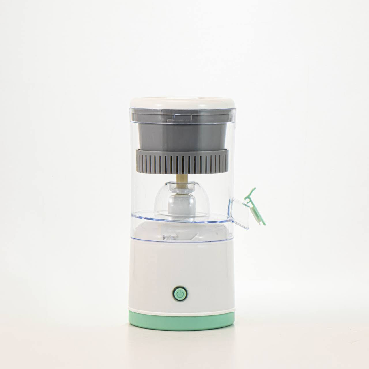 استمتع بعصائر طازجة ولذيذة في أي وقت وأي مكان!
عصّارة Citrus Juicer الذكية توفر لك تجربة عصير صحية وسريعة بلمسة زر واحدة. مثالية لتحضير عصائر البرتقال، العنب، البطيخ، فاكهة التنين والمزيد – تصميم عملي وسهل الحمل مع شحن USB مدمج.

⸻

المواصفات:
 • النوع: عصّارة كهربائية محمولة
 • طريقة الشحن: شحن USB سريع
 • التشغيل: زر واحد فقط للتشغيل
 • آلية العصر: دوران 360 درجة ثلاثي الأبعاد لاستخلاص كامل للعصير
 • الاستخدام: مناسب لعصر البرتقال، العنب، البطيخ، فاكهة التنين، والحمضيات
 • الهيكل: تصميم شفاف لمعرفة كمية العصير بسهولة
 • السعة: كافية لكوب عصير يومي
 • التحمل: تعصر حتى 100 كوب بشحنة واحدة
 • سهولة التنظيف: أجزاء قابلة للفك والغسل

⸻

محتوى العبوة:
 • عصّارة كهربائية
 • كابل شحن USB
 • دليل المستخدم
 • علبة تغليف أنيقة

⸻

Citrus Juicer – صحتك تبدأ من كوب عصير!
عصير طازج بلمسة واحدة، في منزلك، مكتبك، أو أثناء التنقل
السعر /12الف


**إذا كنت صاحب هذا الإعلان وتريد حذفه لأي سبب، رجاءا أرسل رسالة إلى الدعم الفني**