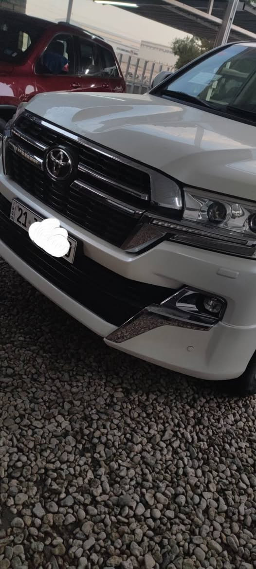 السلام عليكم بيع اومراوس محتاج فرق لاندكروزر gxr موديل 2016 رقم سليمانية باسمي السيارة بلادية فقط تحديث دعاميات والويل كب موديل 21 كير محرك حدادية تبريد كهربائيات كلة وضع شركة ماشية 180 الف حقيقي شرط الفحص  السيارة نضيفة جدا من الداخل والخارج متواجدة في بابل حي الطيارة للاستفسار *********** متواجد واتساب
