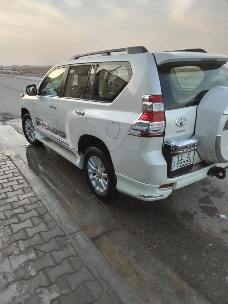 سلام عليكم برادو مديل  ٢٠١٥ نظيفه خير من الله مابيهه صبغ بيهه بارد عل كد شبر بل باب خلف سايق وسياره وسياره ماشيه ١٢٠ فول مواصفات vx ومعرف مواصفاتهه ميحتاج اذكر بعد ورقم بغداد وبسمي  وهاذه رقمي ***********  مكاني ثعالبه شارع البانزين خانه قرب سيطرت الشعب
