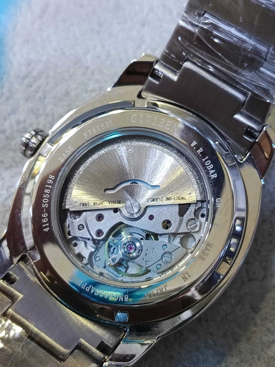 ستيزن …. CITIZEN 
الصناعه : ياباني اصلي 100‎%‎
الحركه : اتوماتيك 
المواصفات :
1.ستانلس ستيل 
2.جام زفير 
3.مينه مشطب 
4.نافذة تاريخ 
5.طاقة خزن 48 ساعه 
6.قطر 42 m 
7.لوك جديد شمع غير مستخدم 

السعر : 170 $ ….. توصيل مجاني 
التواصل : خاص ( ماسنجر )
او .. واتساب ***********

#البصراوي 
#للساعات
#اختيارك
#الامثل
