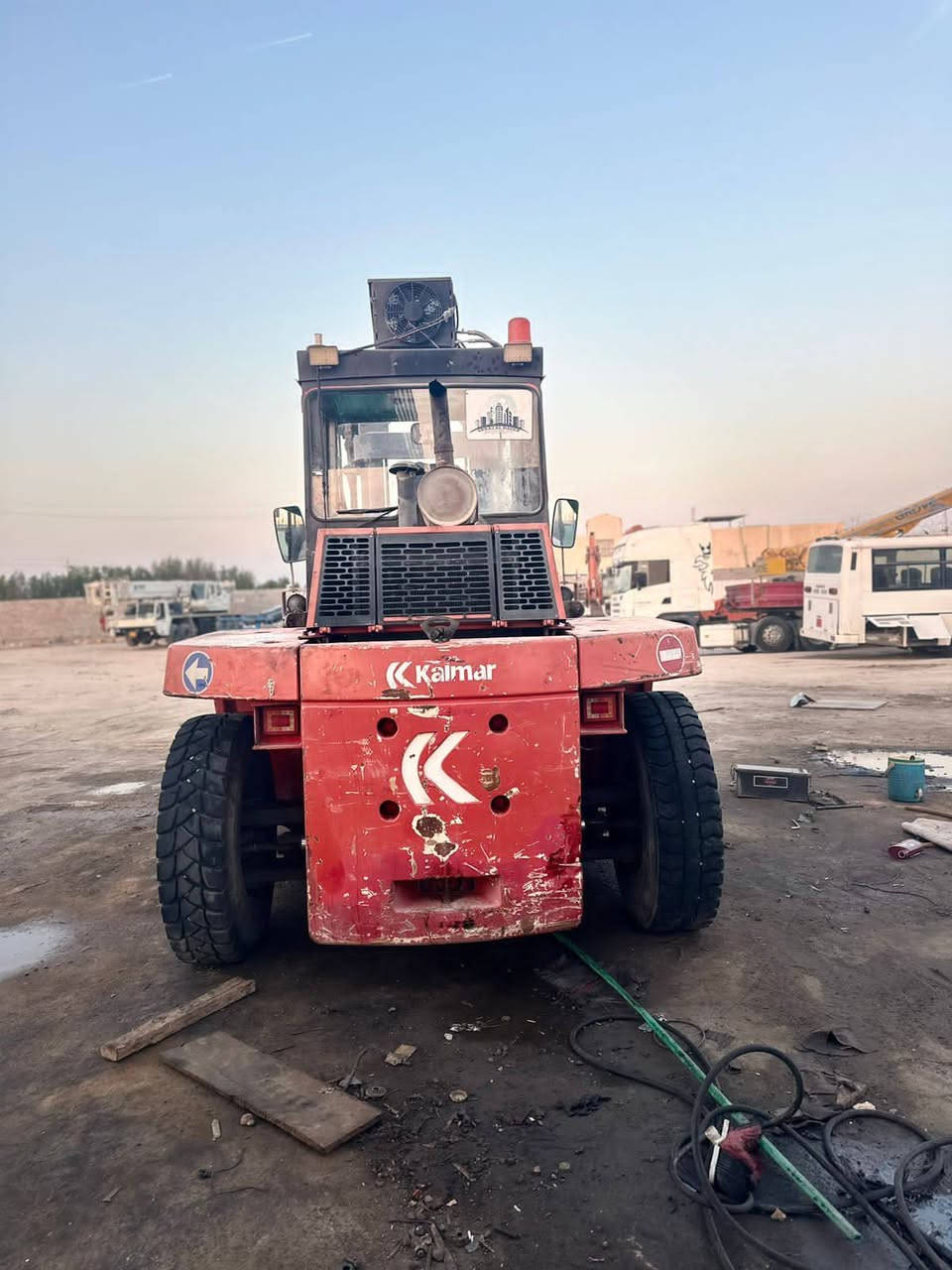 السلام عليكم للبيع شوكية كالمر 10 طن رقم اربيل فول سيفتي تخم تاير بسمي تحويل ثاني يوم جاهزه من كلشي
 للستفسار :*********** 
العنوان : البصره الزبير
