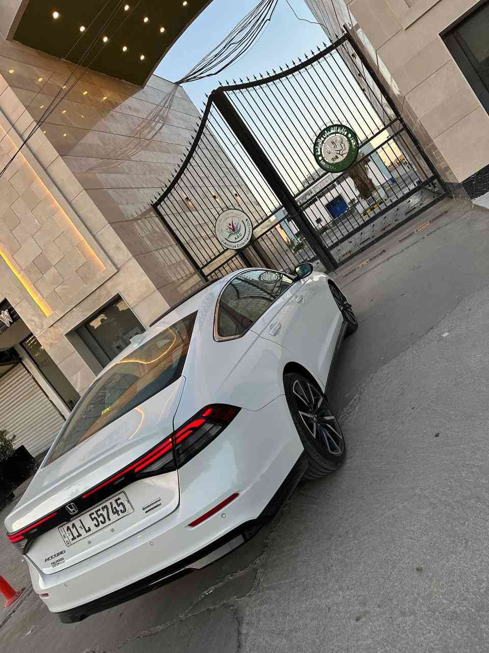 سلام عليكم
سعر مناسب وجاهزه سياره بدون نقص
هوندا اكورد تورنك هايبرد 
موديل ٢٠٢٣
سياره بيه صبغ بنيد وبارد بلجاملغ 
سونار مرفق مع المنشور
مكانه بغداد الاعضمية
للاستفسار  خاص او واتساب
***********
