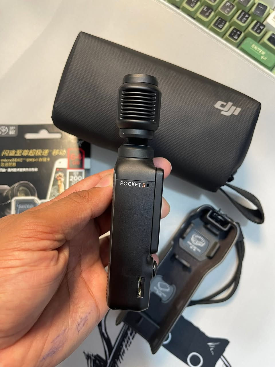 كامرة  DJI Osmo Pocket 3
كاميرا محمولة استثنائية لصناع المحتوى بفضل مستشعرها الكبير (1 إنش) وقدرتها على تصوير فيديو بدقة 4K بمعدل 120 إطاراً في الثانية. تتميز الكاميرا بتثبيت ميكانيكي ثلاثي المحاور وشاشة لمس دوارة تسمح بالتبديل السريع بين التصوير الأفقي والعمودي

ملاحظة كامرة وجنطه ورام فقط 🌺


**إذا كنت صاحب هذا الإعلان وتريد حذفه لأي سبب، رجاءا أرسل رسالة إلى الدعم الفني**