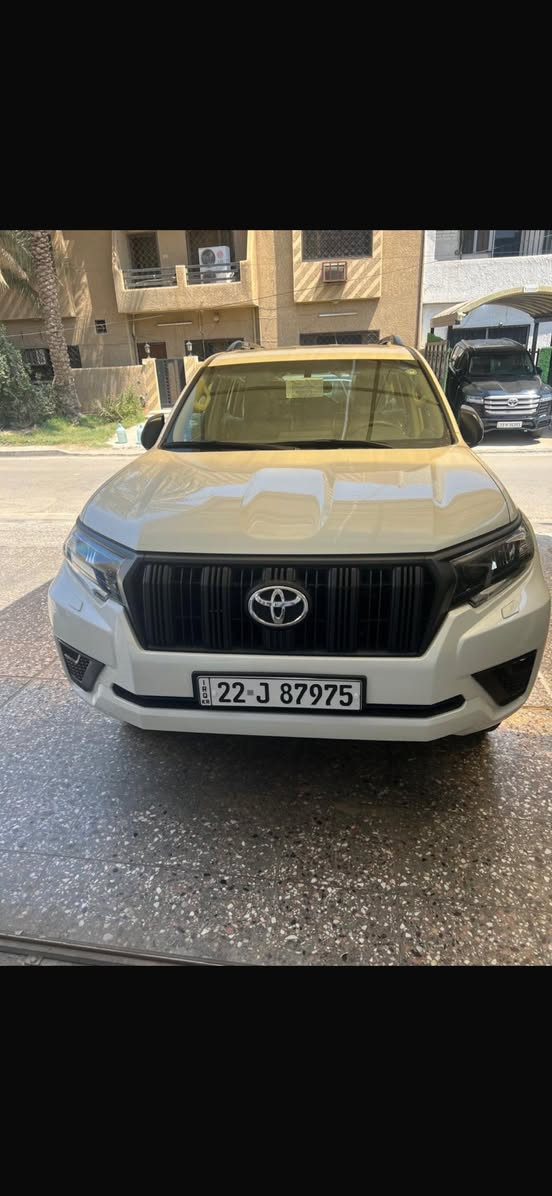 السلام عليكم سياره برادو للبيع مكفوله فول الون ابيض بأسمي ثاني يوم التحويل ماشيه 17000 الف موديل 2023 TTX لل تصال ***********
