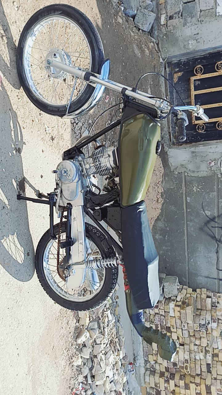 السلام عليكم دراجة للبيع شاصي ارشة 17 مكينة 19 اوراق سكنر الشاصي اصلي مو ترميز  الدراجة حلوة ومناسبة 425 وبيهة مجال للشراي ***********
