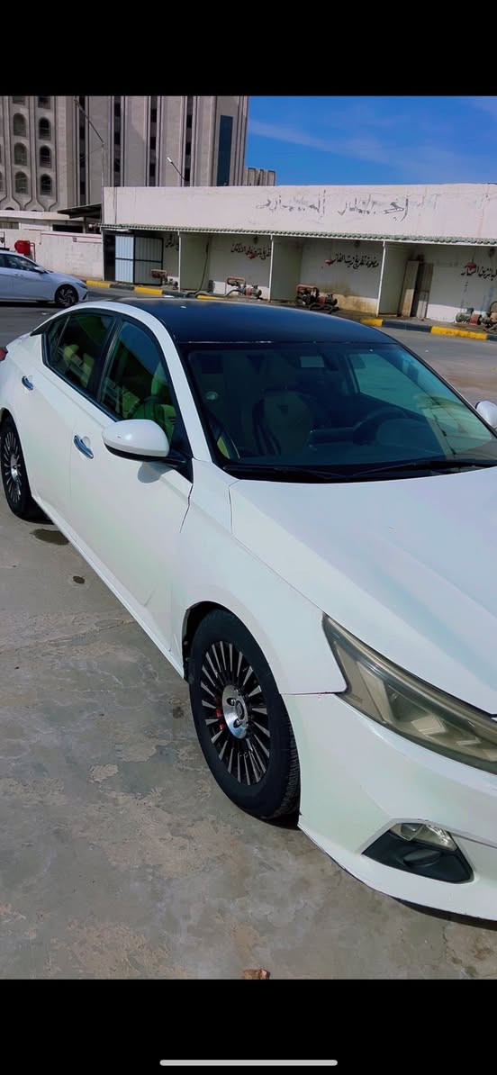 نيسان التيما 20 امريكي
ابيض 
كير ومحرك كفاله تخم تاير  ويل كب جديد 

حادثها جاملغ وبنيد 
وبلعراق بيها جاملغ الايسر وجاملع خلفي بارد فقط
شوف الصور عدل قبل لا تتصل 

مكاني البصره الموفقيه
***********
السعر 110
