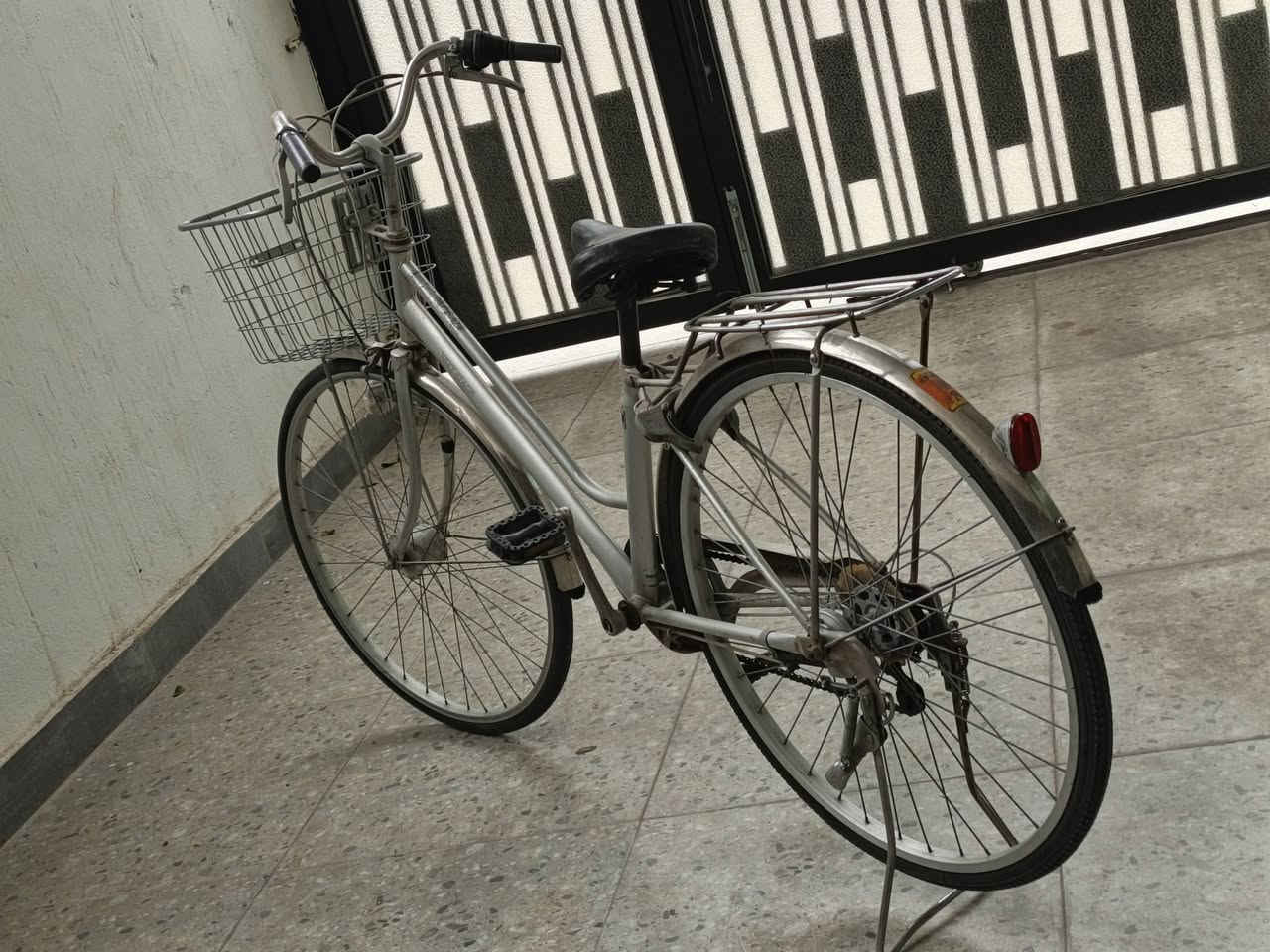 للبيع بايسكل حجم 27 شركة معروفة  مال بالة 7 گير حساس لايت LED بريك امامي خلفي شغال بايسكل كلة بلادي بدون شخط سلة حديد سعر 95 الف للاستفسار ***********
