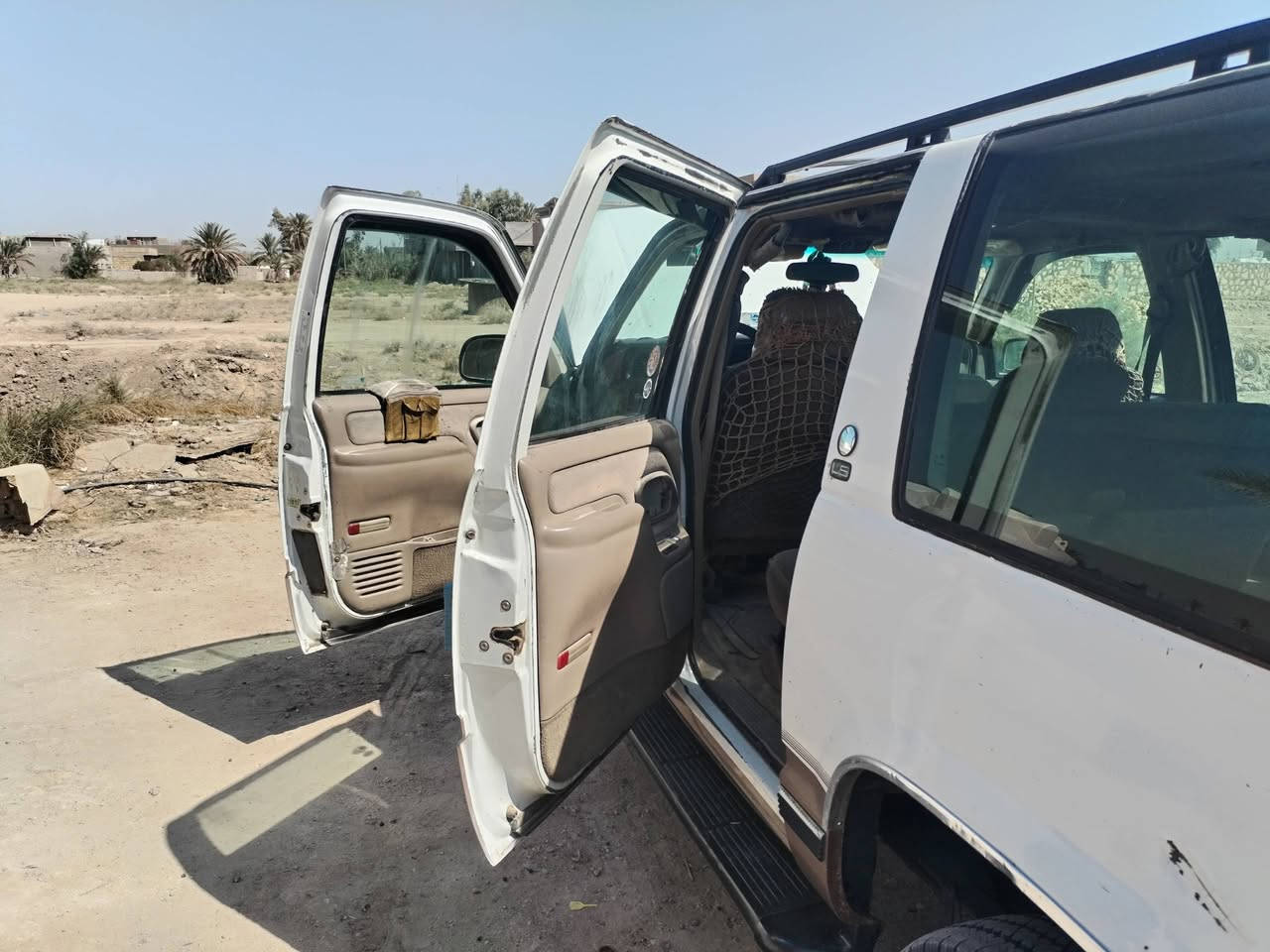 السلام عليكم شوفر ليت للبيع موديل ٩٨ محرك ٣٥٠ تيربو كير الف فحل طبله رقم انبار اجره ***********
