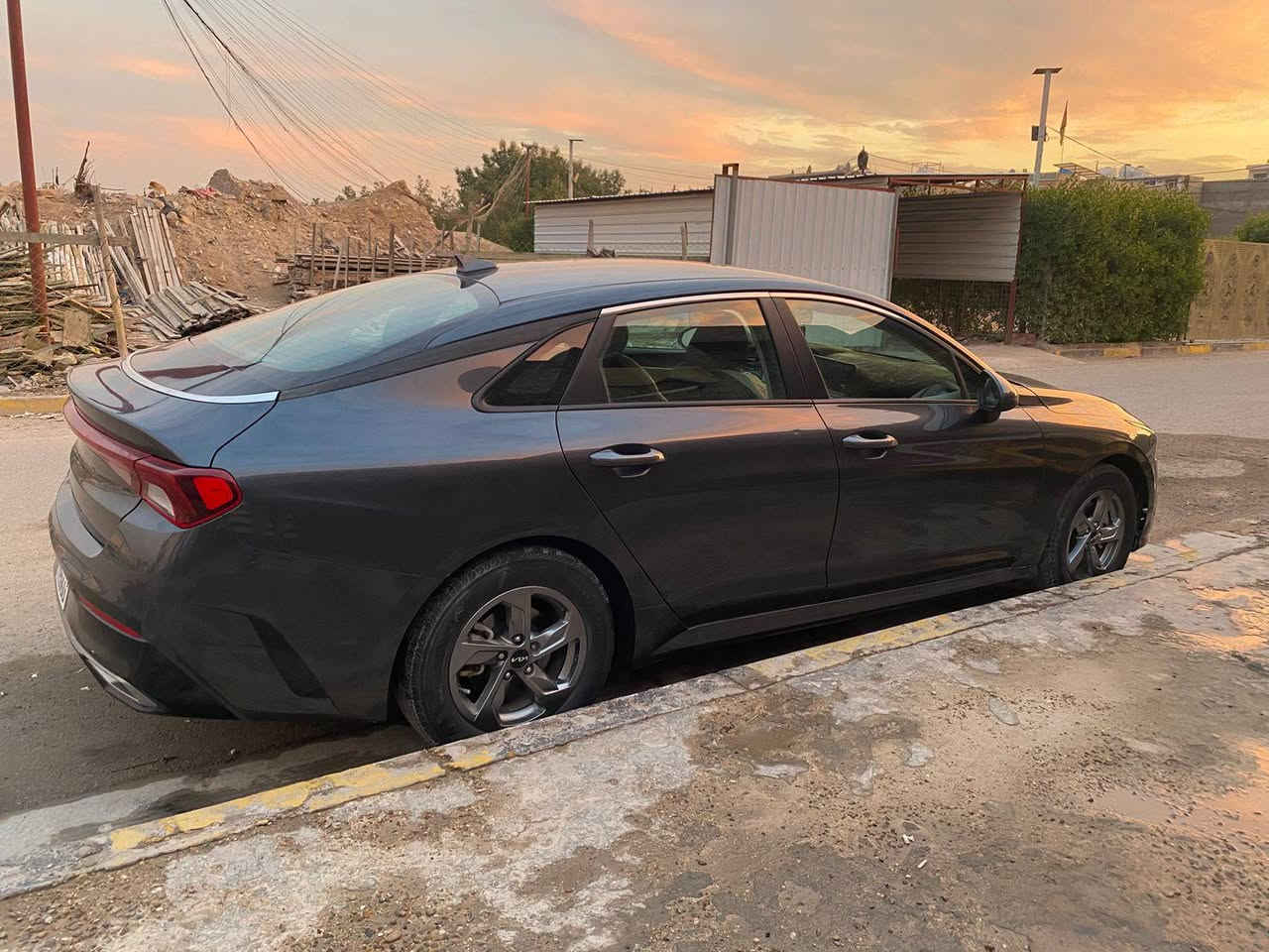 سلام عليكم سياره K5 رقم بغداد بسمي كبل تحويل  للبيع او مراوس سياره وارد امريكي موديل 23كير مكينه تيربو  ع وضع الشركه ضربته وسوناره مرفوقات بل منشور سياره خير من الله #السعر140 وبيهه مجال العنوان بغداد الشعب او تقاطع درويش اي ستفسار انتصل وبيك خير وتدلل ***********واتساب مفتوح
