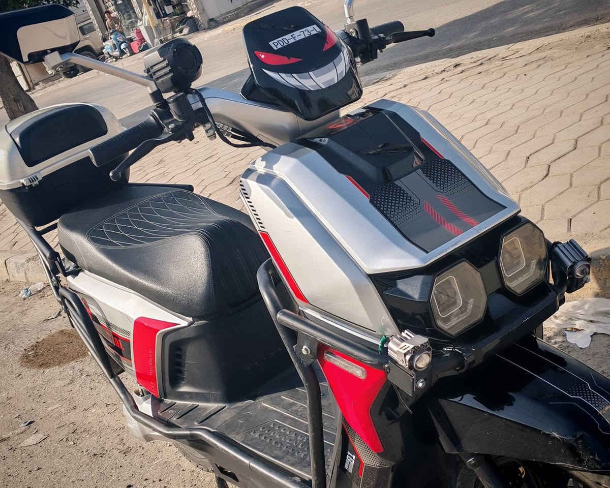 دراء شحن شركة الجوهرة البحرية دراجة بعدهة جديدة فول مواصفات دراجة ضخمة صارلهة 5 اشهر *********** بغداد / الغزالية
• ام بي 3
•4 سرع نضام سبورت 
•درع كامل للدراجة 
•جنطة خلفية 
•نضام زينون كلش قوي + بلوجكترات زينون
•6 بطاريات حجم كبير 
• سويجات 2 و بصمات 2
•لد نهاري ونشرة متغيرة 
منفذ شحن 
ستاند تلفون
