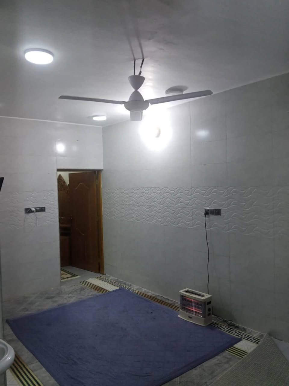 دار للبيع في منطقه 56 يم المجمعات مساحته 50 متر البيت الدار نضيف و جديد 
و سعر 45 بي مجال قليل 
يتكون من صالة و مطبخ و غرفة و صحيات. البيت بي تانكي و سخان و مغسله و واير  نت


**إذا كنت صاحب هذا الإعلان وتريد حذفه لأي سبب، رجاءا أرسل رسالة إلى الدعم الفني**