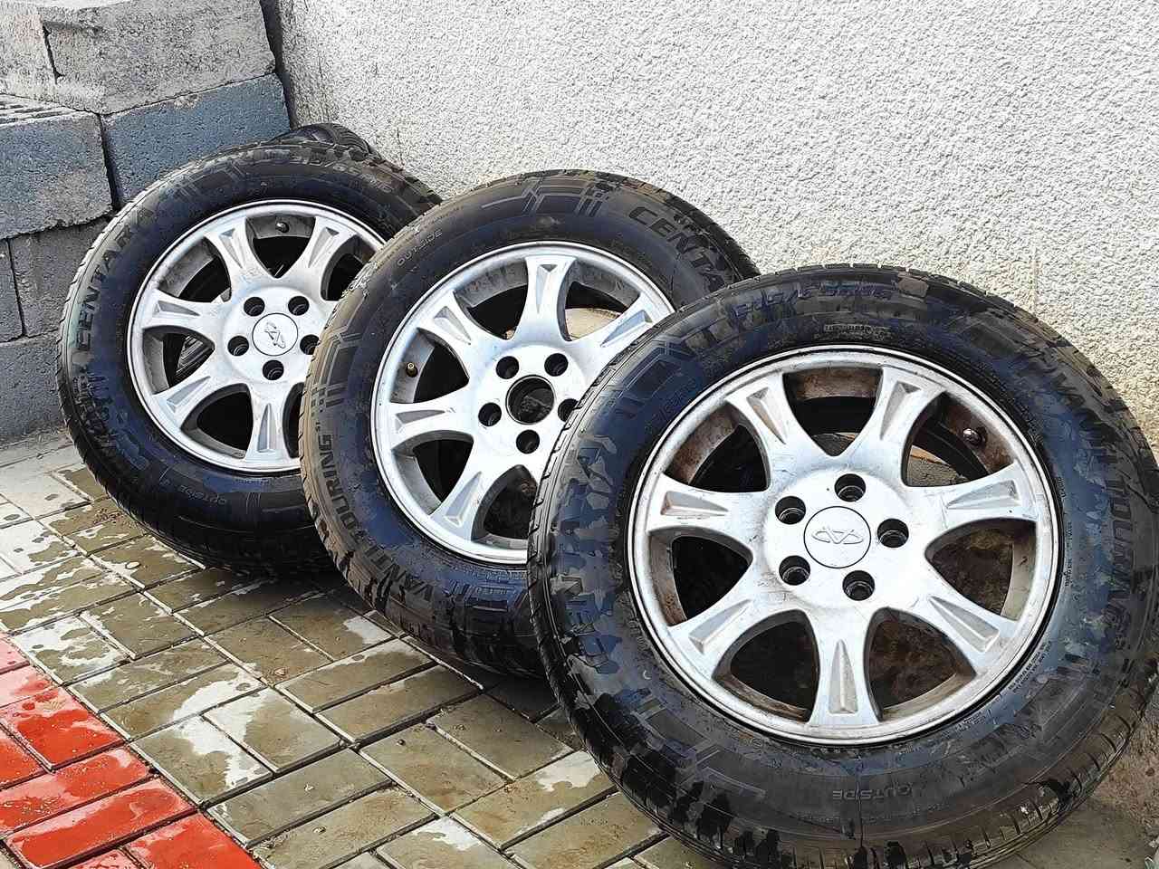 سلام عليكم تخم  تايرات جدد اب معنى الكلمه للبيع حجم ١٦ مال تيكو تريد هنه وال وياله تريد بس تايرات سعرهن ٢٧٥ الف مكانهن كربلاء للتواصل ال اتصال على الرقم ***********
