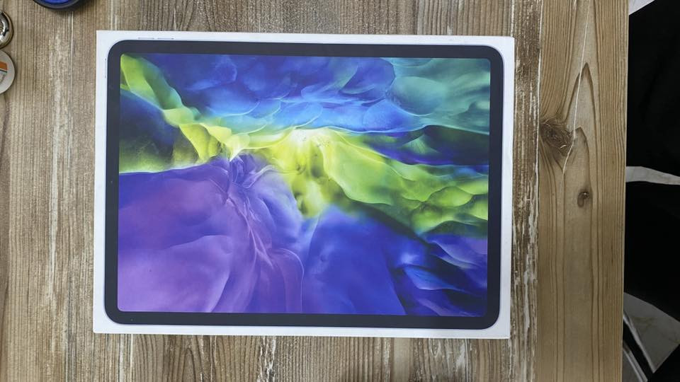 السلام عليكم
Ipad pro 11 inch (الجيل الثاني)
الذاكرة :256 GB
اللون سلفر 
كل التفاصيل مذكورة بالفديو الجهاز بي طبع بالشاشة من جوه ولكن بالاستخدام والتصفح والمشاهدة كلشي ممبين وجهاز نظيف واستخدامي الشخصي للأستفسار *********** العنوان بغداد البلديات بيع مع كافة الملحقات كيبورد وماوس وقلم موماكس اصلي ضمان مدى الحياة
