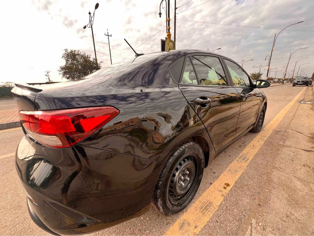 كيا ريو 2022
Kia rio
محرك دوش 16 
شرط هو والگير
شاشه كبيره تدعم الكار بلي 
تبريد تدفئه
ماشيه 55 الف امريكي
💥ضررها جاملغ سكن والباب بي بارد شويه
صوره الحادث موجوده بالمنشور
سيارها مناقصها اي شي
السعر 122$
مجال بسيط
رقم *********** موصل, نينوى
