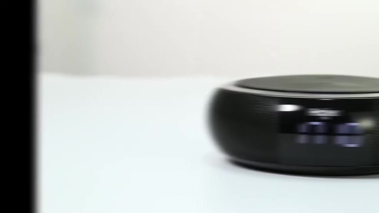 مكبر صوت بلوتوث للبيع 
ذكي يدعم شحن لاسلكي 
من شركة 
Haier 
مكبر صوت ذكي (Smart Speaker): يمنحك تجربة صوتية واضحة ومحيطية بجودة ممتازة لتشغيل المقاطع الصوتية والموسيقى.الشحن اللاسلكي (Wireless Charging): يحتوي الجزء العلوي منه على لوحة شحن لاسلكي مدمجة، تتيح لك شحن الهواتف الذكية والأجهزة المتوافقة بمجرد وضعها فوق المكبر.اتصال لاسلكي وبلوتوث (Bluetooth): يدعم الاقتران السلس بالهواتف، الأجهزة اللوحية، وأي جهاز يدعم تقنية البلوتوث لبث الصوت عن بُعد.تقنية NFC: يدعم الاقتران السريع بلمسة واحدة عبر ميزة الاتصال القريب (NFC) للأجهزة  
تفاصيل على خاص


**إذا كنت صاحب هذا الإعلان وتريد حذفه لأي سبب، رجاءا أرسل رسالة إلى الدعم الفني**