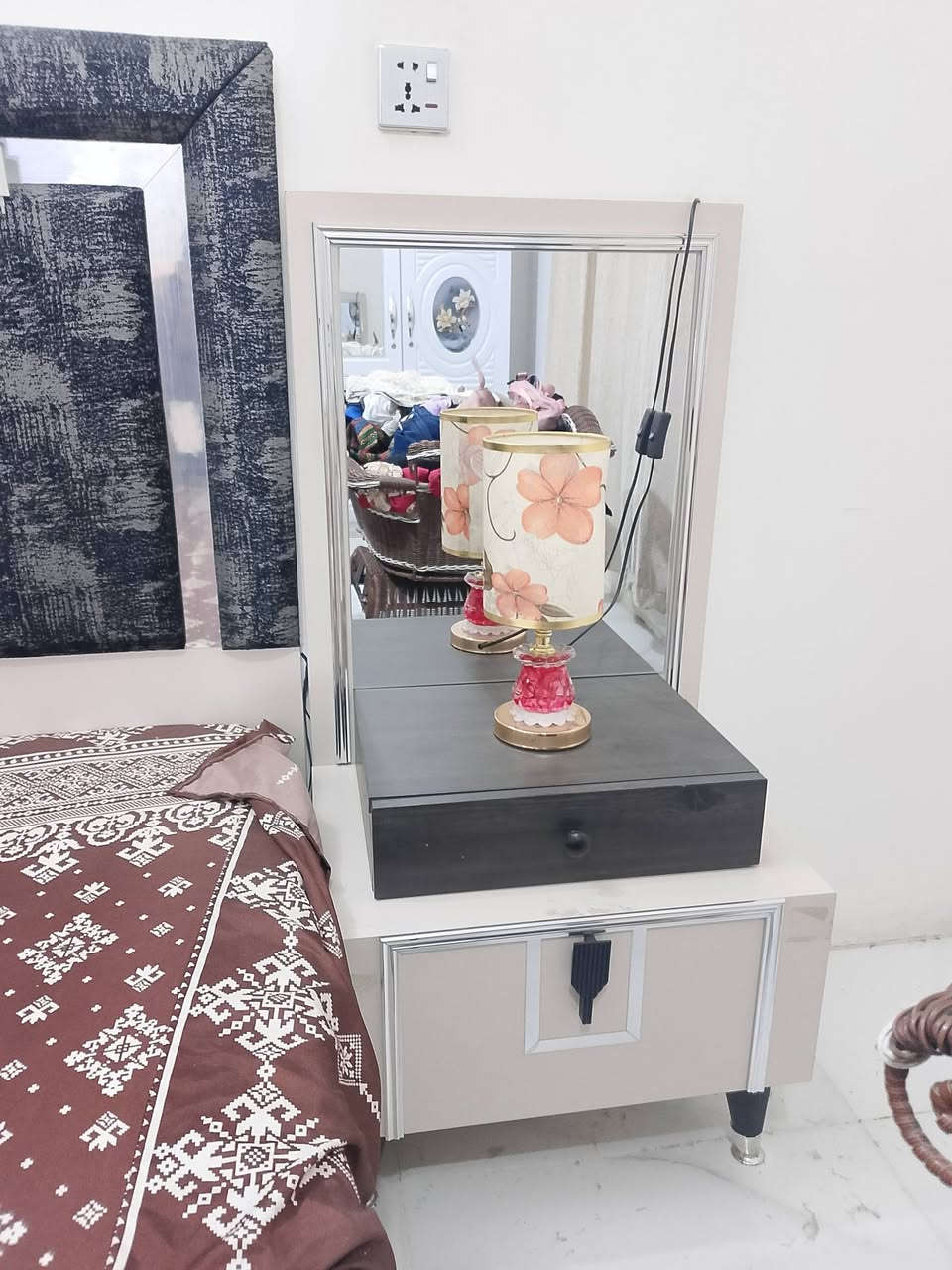 *********** واتساب 
غرفة تركي اصلي 
9 قطع 
مستعمله صار 4اشهر اخت الجديده 
السعر 850الف
مكاني بغداد قرب الرستميه
