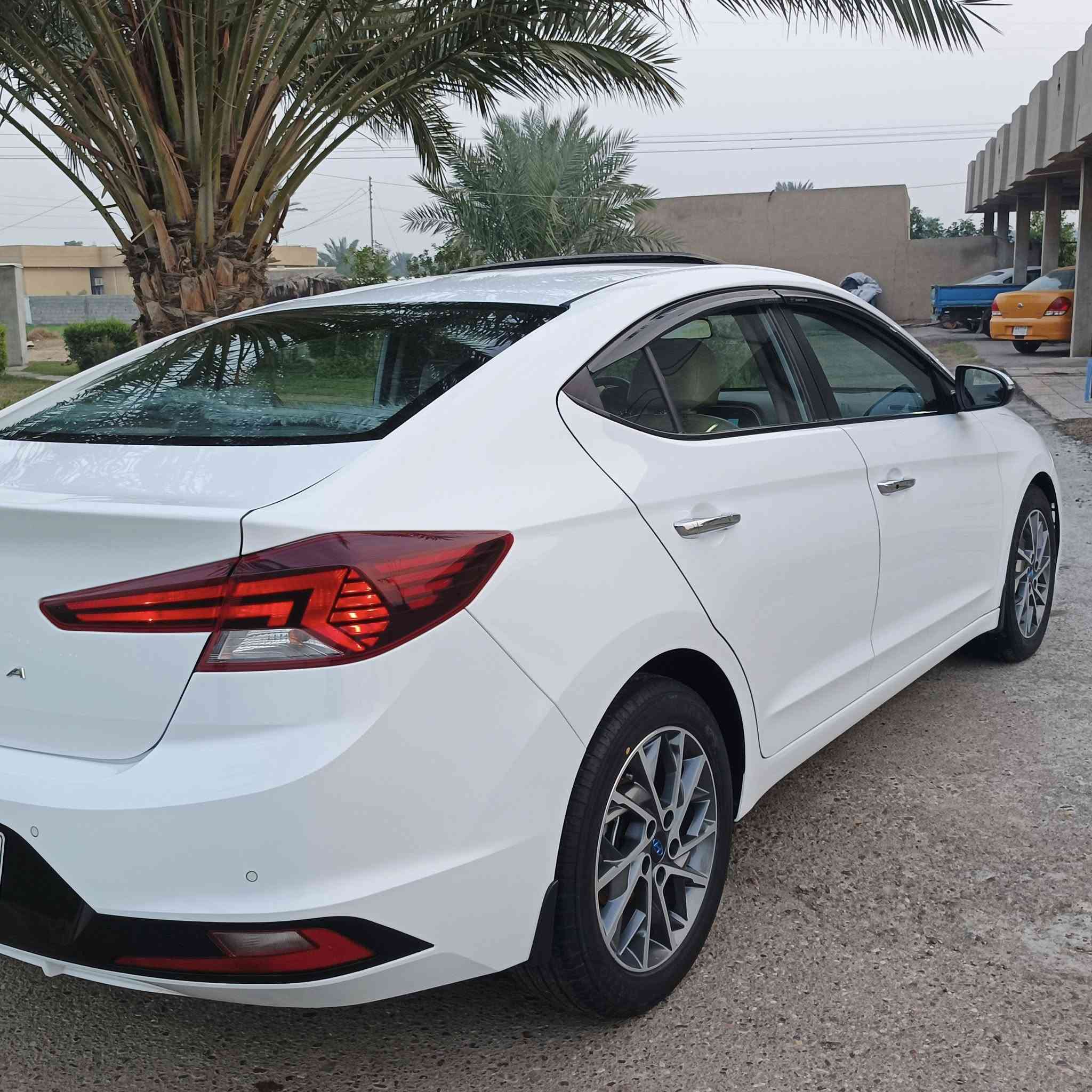 تحية طيبة🌹🌹🌹
للبيع هونداي النترا خليجي 2020) 
من القطع النادره كفاله عامه من الشخط والرصعه 
باستثناء بارد كد إصبع فقط والباقي كفاله 
ماشيه 60 حقيقي شرط وين ميعجبك تفحص
سبير منازل جديدة بمعنى الكلمة وما اكو أختها بنسبة لنضافتها  دواخلها وكشرها مال زيرو 
المواصفات فول 1____1 محرك 2000 دوش 
الميكانيك كفاله عامه على وضع الشركة 
تخم تاير جديد لوك 
رقم بغداد باسمي تحويل مباشر 
العنوان بغداد أبو غريب 📞 ***********
