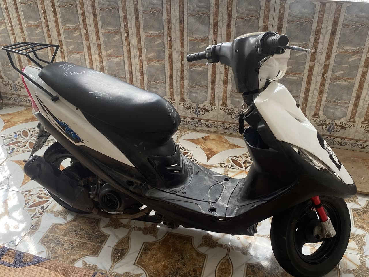 للبيع دراجه ماكس بوشه ٤٩دراجه خير من الله نكره بيه ضفيره جديده وتايرات جدد دراجه بيه نقوصات بسيطه سلف وكلوبات الماميه مثل ما موضح بل صوره سعره ٥٥٠ وبيه مجال بسيط  رقمي ***********
