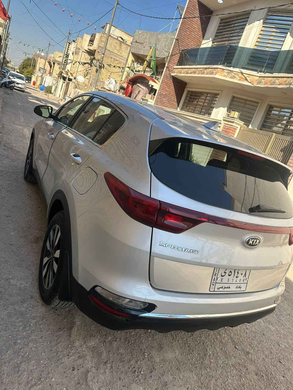 سلام عليكم سبورتج 2022 وارد  امريكي بيه بنيد جملغ صبغ ماشية ٥٨ الف   مكينه ٢٤٠٠  راقم بغداد نص فوال السيارة جديدة سونار بال منشور   مكان سيارة بغداد ***********   السعر 166   تراهم مروس
