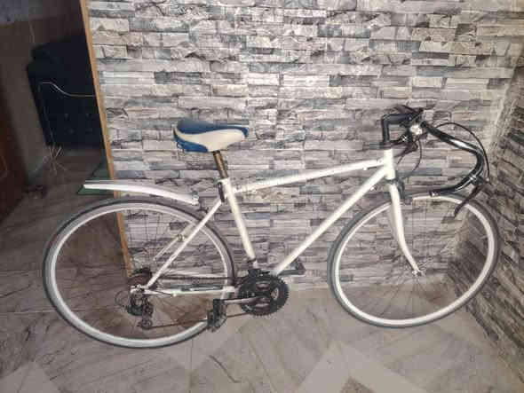 بايسكل c700 
بي فقط بريك امامي بدون خلفي + ال كير السيم مالته فالت 
سعره ٤٥ وبي مجال 
عنواني بغداد زعفرانيه شارع الزوراء 
***********
سبب البيع محتاج فلوس
