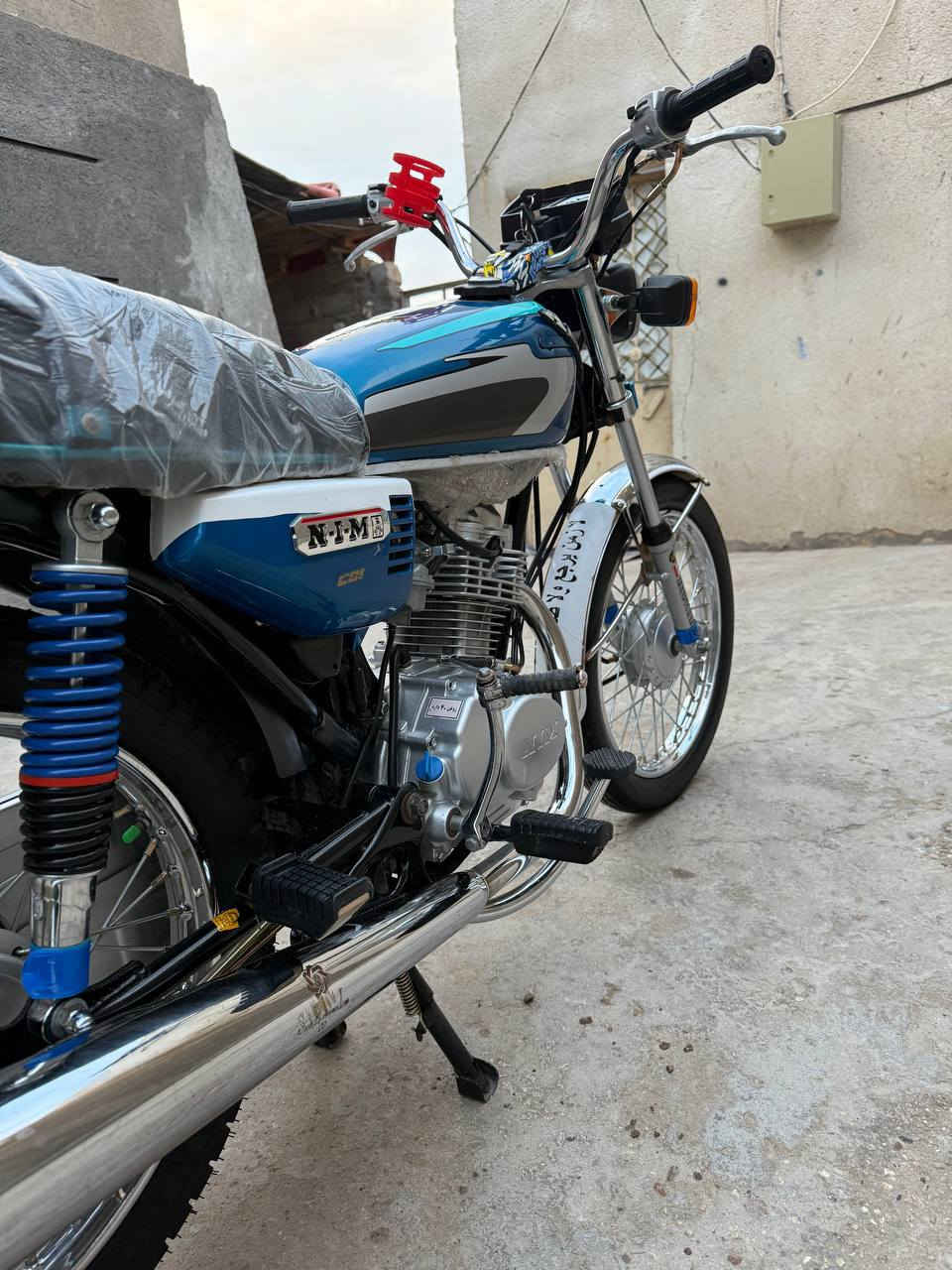 السلام عليكم مكلف بالنشر ??
دراجه للبيع نامه امتياز اصلي  وضع شركه مكفوله كفاله عامه من التاير لتاير 
كهربائيات كلها شغاله اوراق جاهزه وصل معرض بليته ورقم شاصي موديل 24 مابيها نقص برغي خلااص دراجه جاهزه وحلوه ومال جناي اترايك للبصره شرط
  السعر 625وبيها مجال لشراي 
مكاني بابل الشراي يتصل وعيوني له 
‭***********
