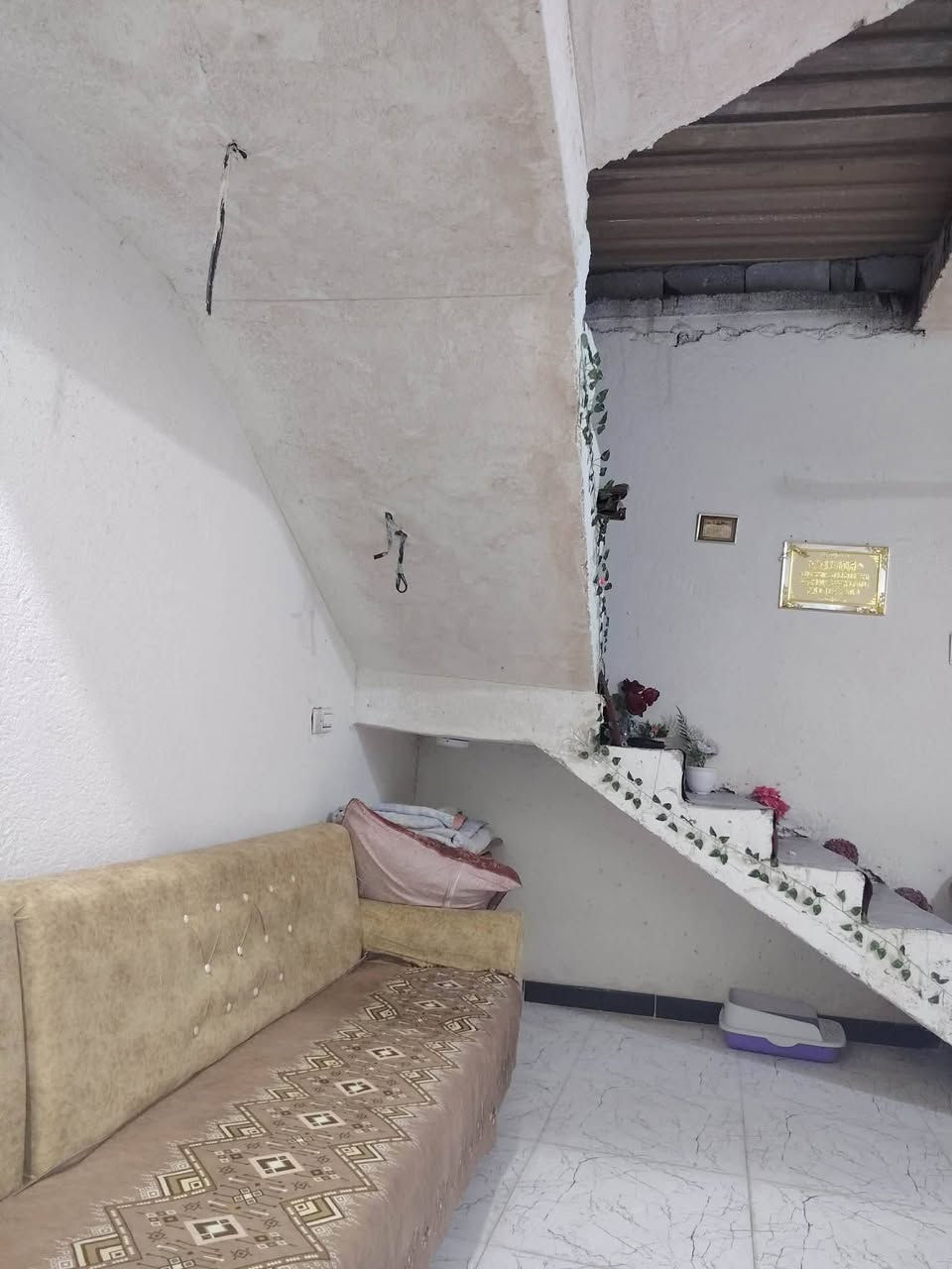 ببيت 120متر زراعي غرفه وصاله ومطبخ وحمام واستقبال وصحيات بيه وصل تطويب عنوان سديناوي قرب مدرسة صفي الدين قرب مجمع بشير بيت ركن السعر 50 وبيه مجال ***********
