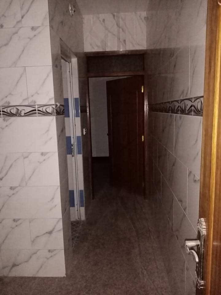 السلام عليكم
شقه للإيجار مساحة ٦٠ متر
طابق ثاني بناء حديث 
تحتوي على إستقبال مطبخ وخدمات وغرفة نوم 
العنوان/ الشعب حي التجار مجاور اعدادية بلقيس للبنات 
الإيجار ٣٥٠ الف
للإستفسار  ***********
