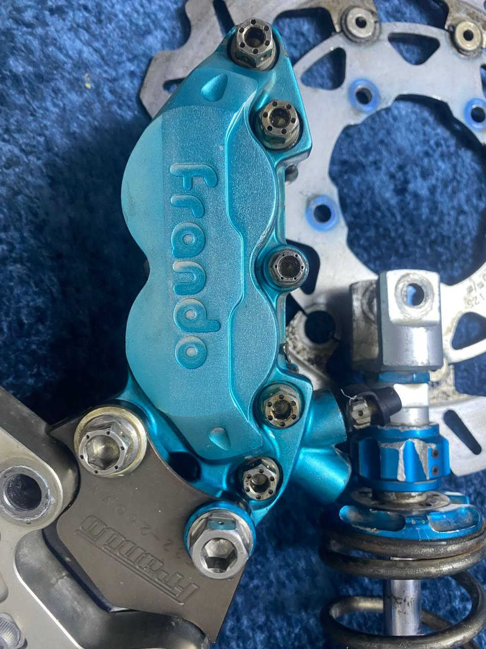 السلام عليكم صدر وفج وفلنجة ودبلات خلفي الكل مكفول يرهمن فحل ونثية ولد وبيهن ثعلب للبيع سعرهن 250 بي مجال بسيط تريد أي قطعة عادي ابيع ميعجبك السعر اعبر باحترام مكاني بغداد الشعلة شتحتاج راسلني خاص او *********** بس واتساب  تحياتي للجميع
