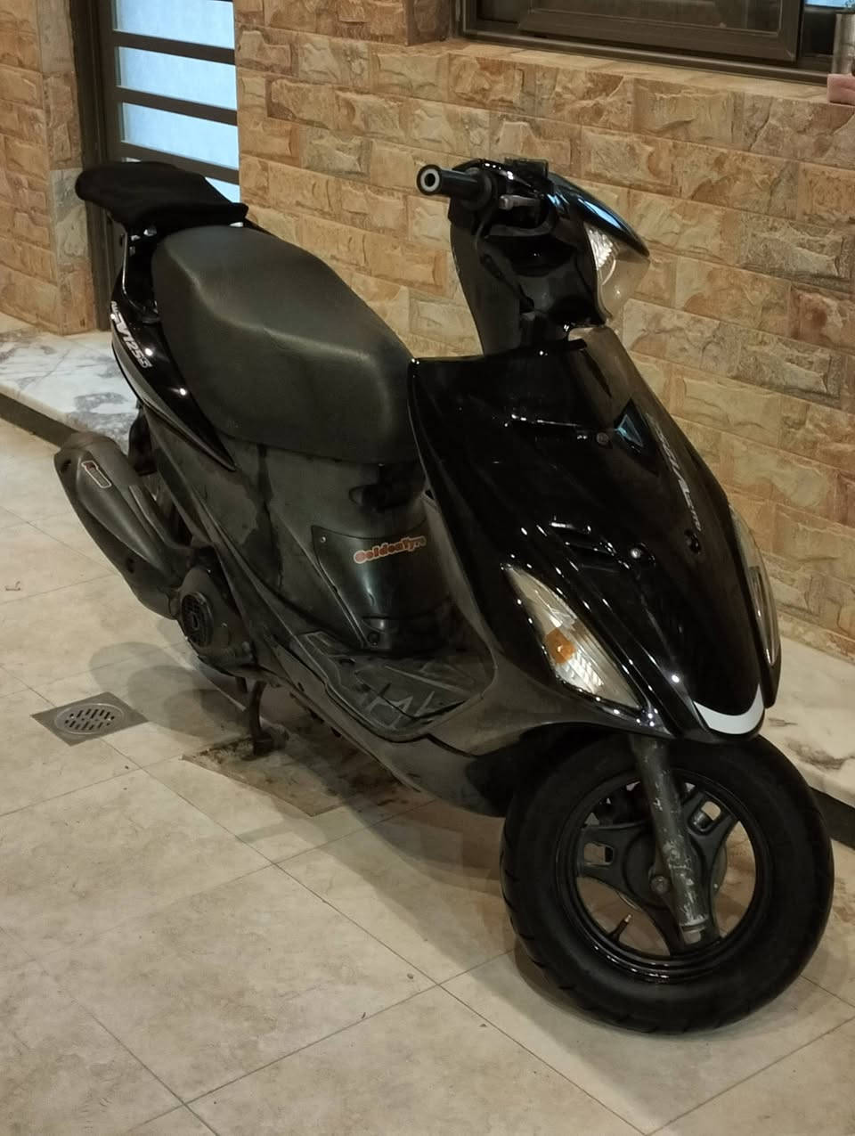 السلام عليكم دراجه ادرس ياباني حديث الدراجه كاعده من جميع النواحي مفتوحه مره وحده بوش وبستم نقصها واير بريك خلفي وباتري جديد فقط دراجه شلعه او معدل كلشي شغال بيها عداد شغال ماشيه 48 الف 
مكاني كوت / الخاجيه الاولى قرب مستشفى الزهراء 
السعر خاص 
*********** ه
