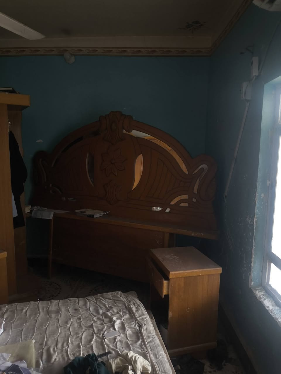 غرفة اخشاب مستخدمة بدون زاوية
يرادلها صبغ وترتيب 
السعر ٢٠٠ الف 
سوق الشيوخ 
واتساب ***********
