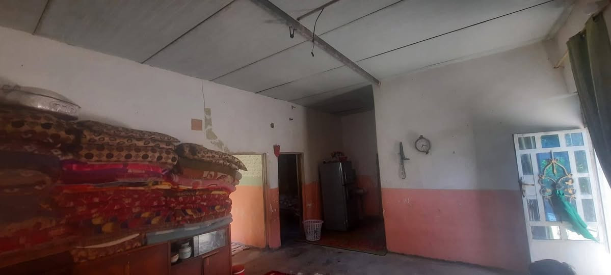 السلام عليكم الدارلبيع بيت 
غرفه نوم ١ مطبخ ومضيف هول مع حديقه كراج سياره 
بيت قريب على شارع العام حي جواد 
سندويج مساح 285
تصال على رقم ***********
