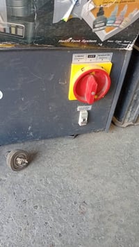 رافع فولتيه 40 امبير ثريفيس الشراي يتصل 07730190549