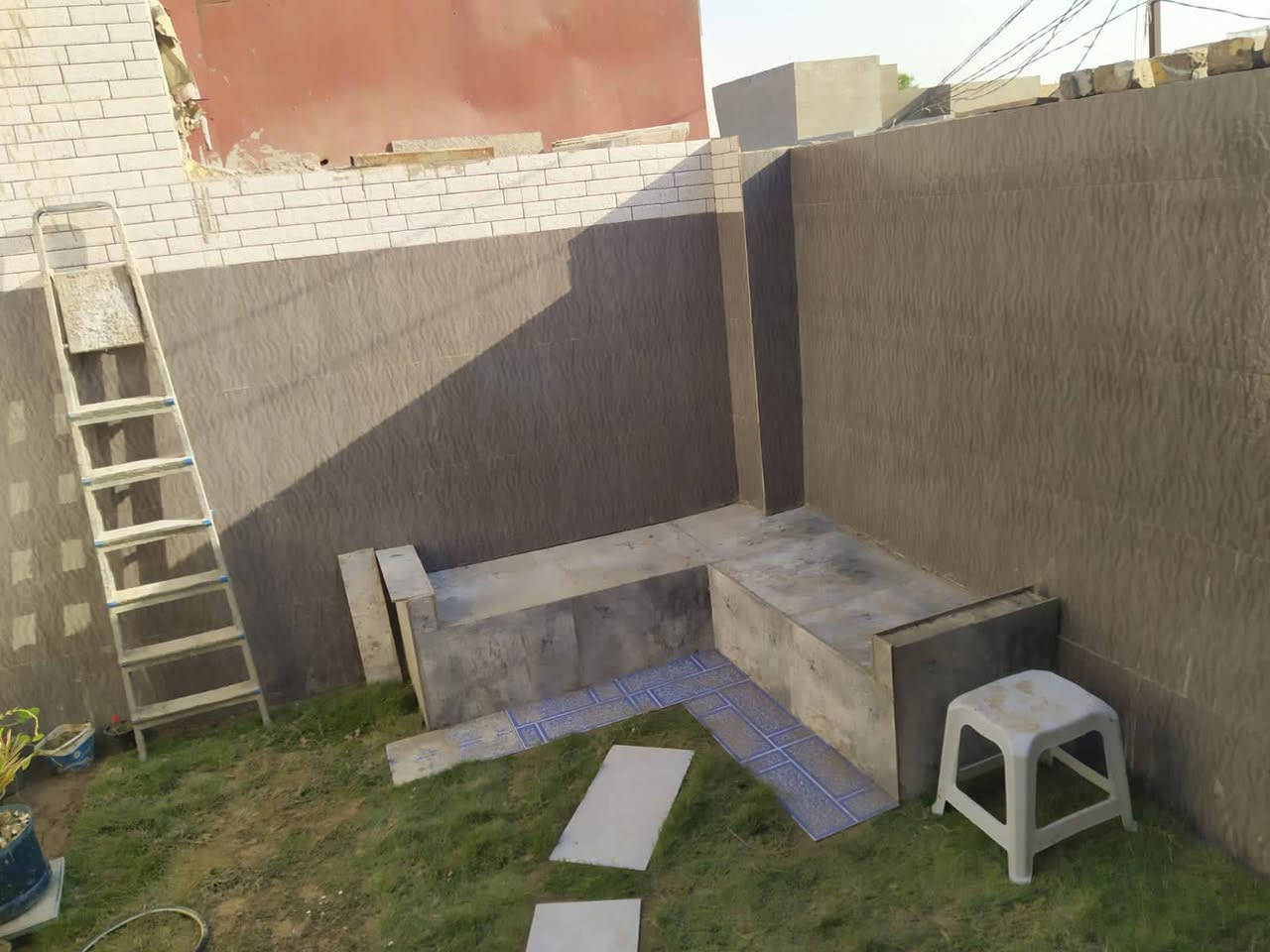 بيت للبيع المساحة 65 متر يحتوي البيت على غرفة وصالة ومطبخ وتخاريج ومنور وبجانب البيت حديقة اساس كونكريت وسقف كونكريت والبناء طابوق عالي عن الشارع البناء جديد الخريطة حديقة ديكور البناء عصري طابو زراعي سند 25 قرار محكمه الموقع كوفة سهلة جانب مجمع الشبيلي 50 متر عن الشارع التبليط عرض الشارع 7 متر السعر 30 مليون وقابل للتفاوض للأستفسار واتساب ***********
مكتب الموسوي للوسائط العقارية مستعدون لأستقبال عروضكم التجارية والزراعية والسكنية بيع وشراء رهان ايجار
