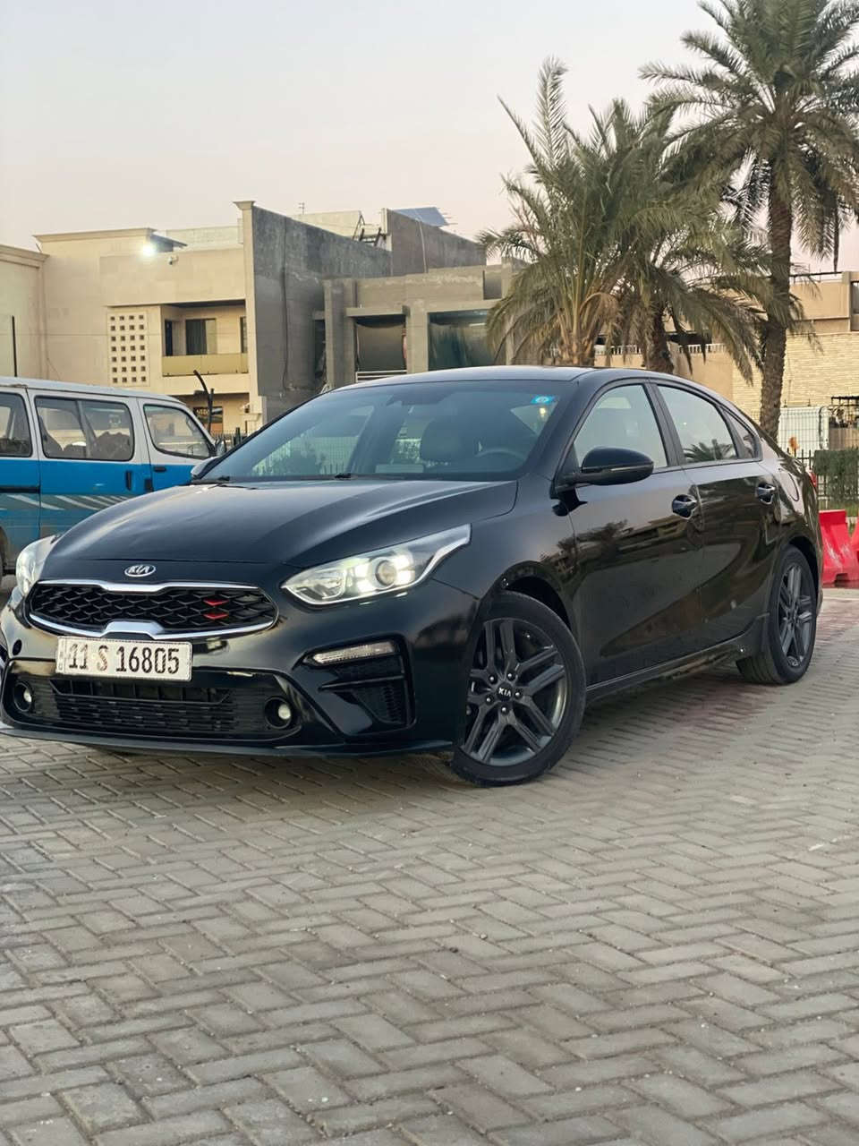 السلام عليكم كيا فورتي (جي تي لاين) موديل 2021 رقم بغداد بأسمي عارضه 132$ وبيها مجال بسيط السياره فول مواصفات محرك حجم 2000دوش كير ATمرغوب كير ومحرك كفاله السياره ماشيه 38mi حقيقي بعده وضع شركه مواصفات السياره/ بصمه ابواب وتشغيل/ تشغيل عن بعد /شاشه كبيره+كار بلي/ كاميرا خلفيه دواره / كشنات جلد جي تي لاين / فول تحكمات/ رادار بالمري /رادار امامي/ 3انظمه قياده/ تدفئه كشنات/تحديد مسار/ كروز سرعه / وبعد هواي مواصفات معروفه جي تي لاين / حادث جدآ بسيط جاملغ خلفي وقبق صندوق بدون دواخل بدون ايرباك 
بجم كبس / مكان السياره بغداد *********** الخاص مغلق 🔏
