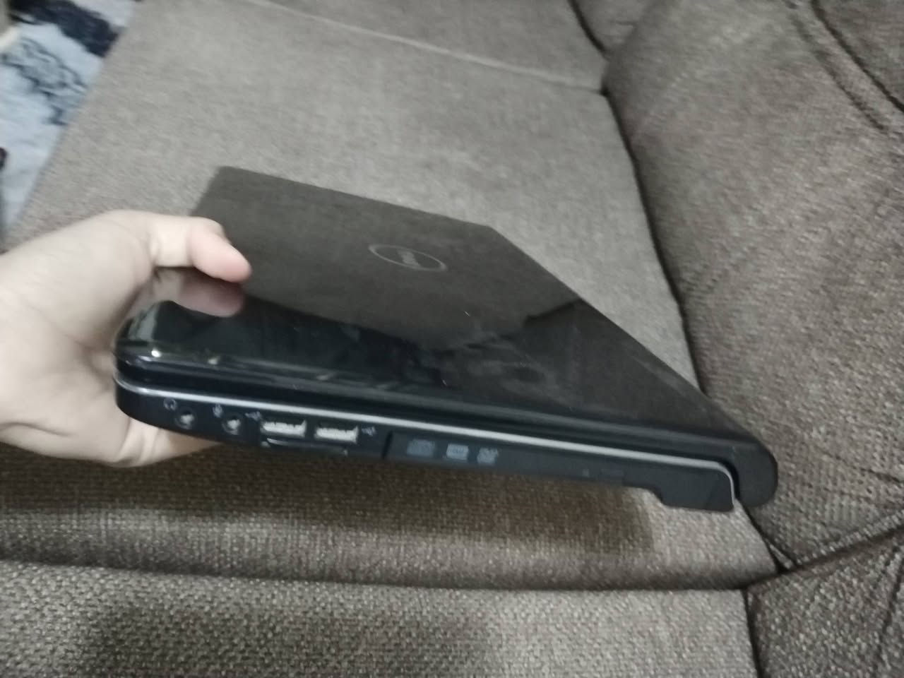 سلام عليكم
من رخصة الادمن 
لابتوب DELL للبيع 
core i3 
windows7 
رام 4 لو 8 مامتاكد
ذاكرة 320 
حجمم كبيررر 
لابتوب قبل سبوعين من اخذته كامل ملحقات وياه شاحنته وجنطته وماوس ضوئي وكيبورد 
سعر 240وبي مجال للطيبين 
مكان ديوانية ويوجد توصيل 
رقمي واتساب ***********
ويوجد تواصل 
فيس
