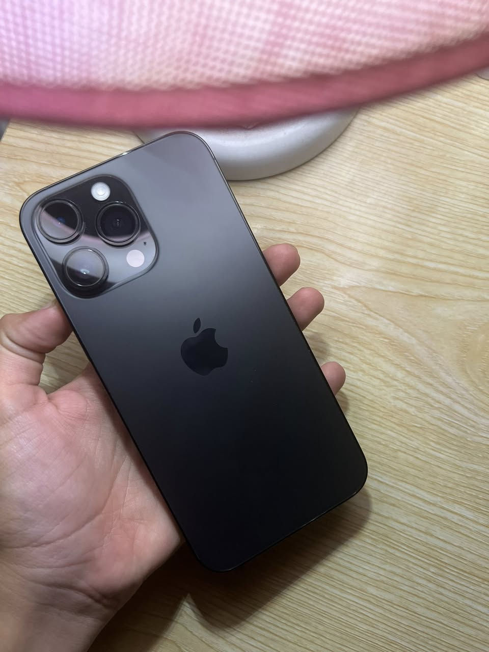 ١٤ برو ماكس ذاكره ٥١٢ بطاريه ٨٦ حقيقي جهاز كامل هوه والكارتونه بعده لوك السعر مليون
*********** كوت وشعندك مراوس نزل
