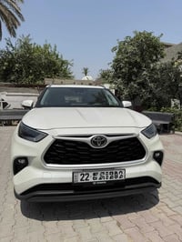 للبيع: تويوتا هايلندر XLE 6V 2022 التفاصيل: - محرك: V6 بنزين 3.5 لتر -...