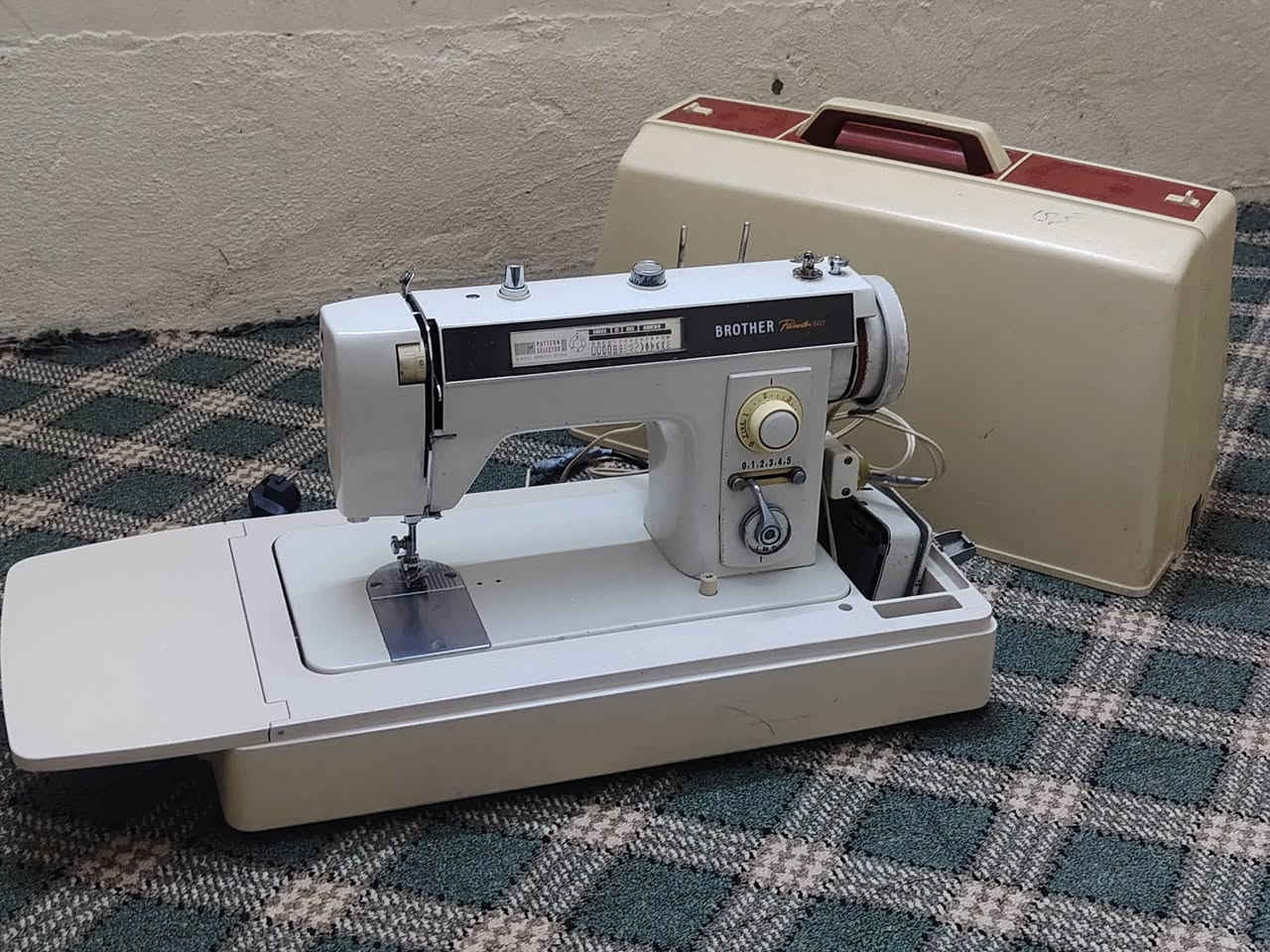 السلام عليكم
يوجد مكينه برذر تطريز وخياطه
السعر 175وبيها مجال
***********
